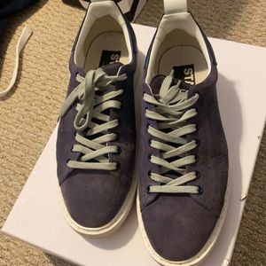 Golden goose sneaker size 40